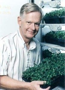 Richard E. McCarty, former Krieger School dean and renowned plant physiologist, dies at 85