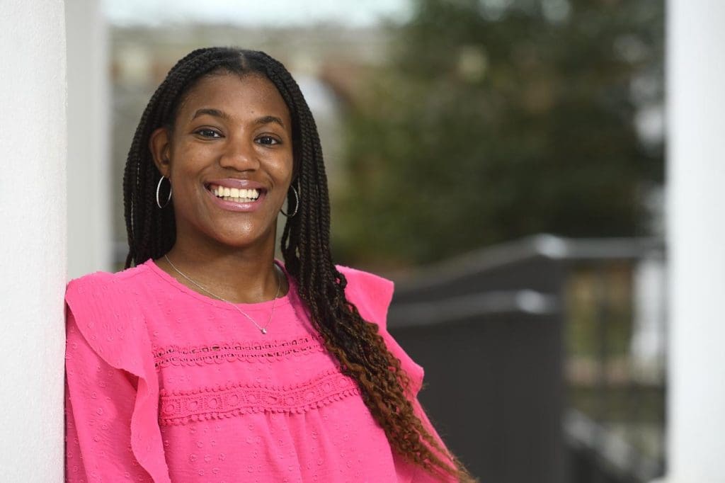 Arionna Bell leaning against a column on JHU's campus