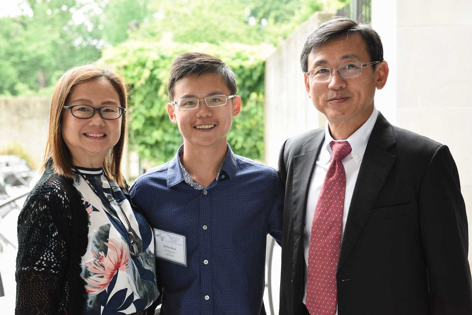 Jia Yao Kuek and family
