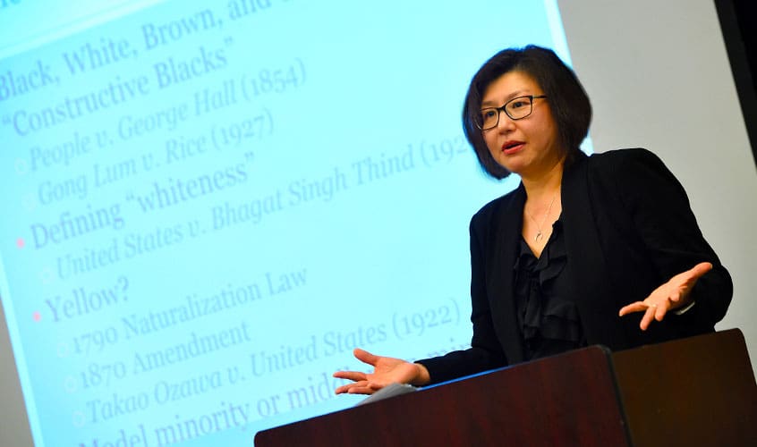 Professor Erin Chung teaching an undergraduate course in 2018.
