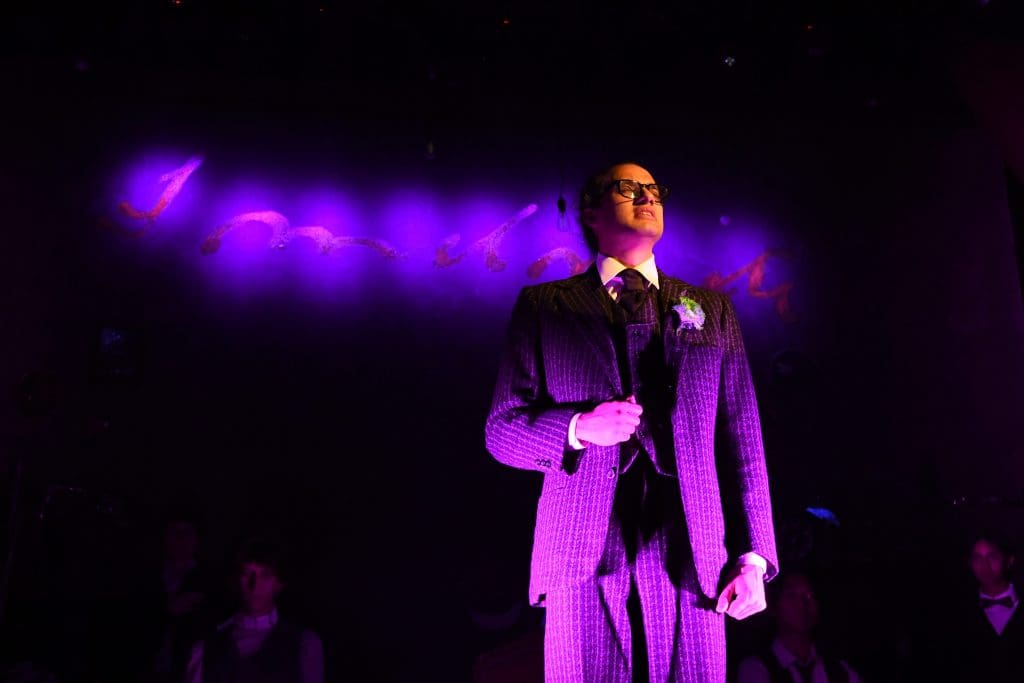 Oscar Wilde in purple light.