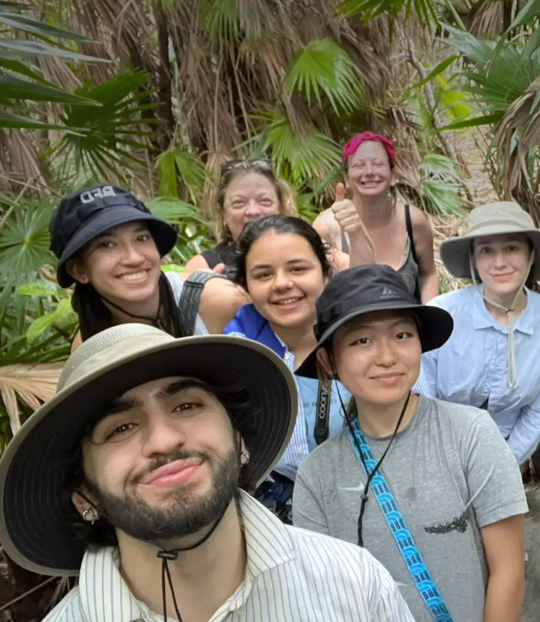 A group shot of student in Honduras.